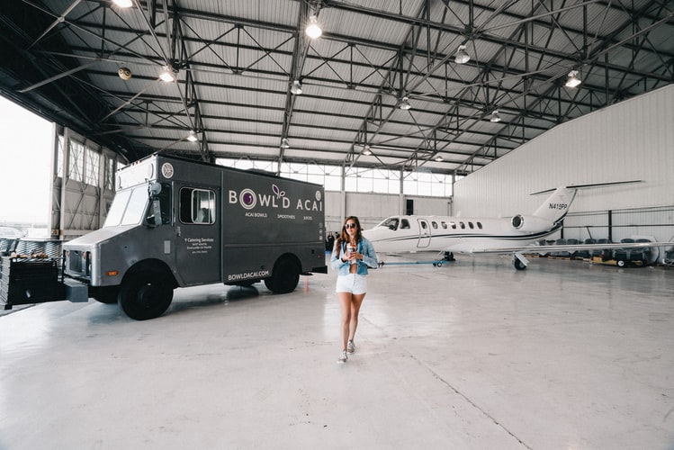 Instagrammers Make You Believe They Travel By Private Jets